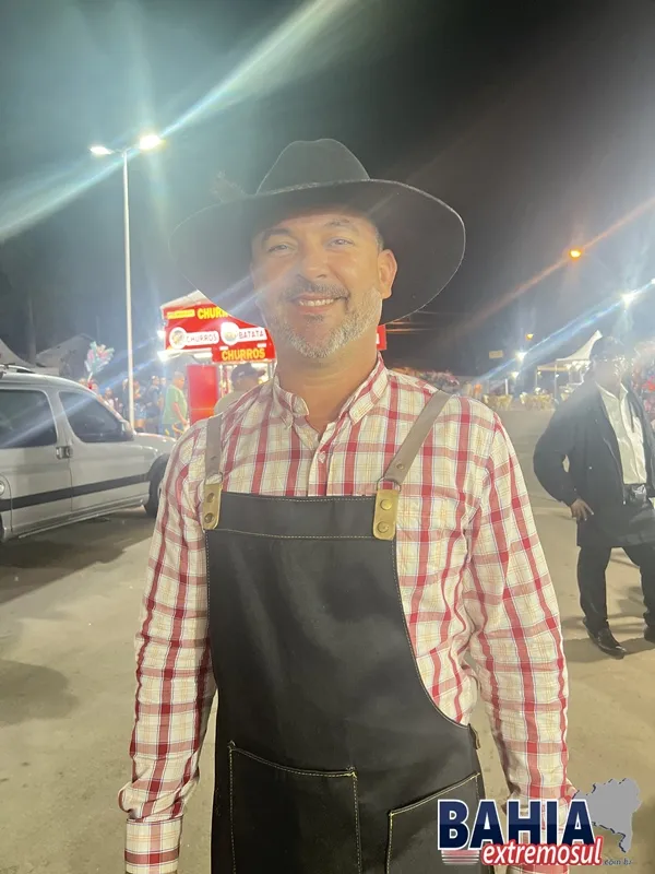 Sol nasceu e a festa não parou: Lajedão vive madrugada histórica com praça lotada e grandes shows na 2ª noite da Festa do Gado Forte