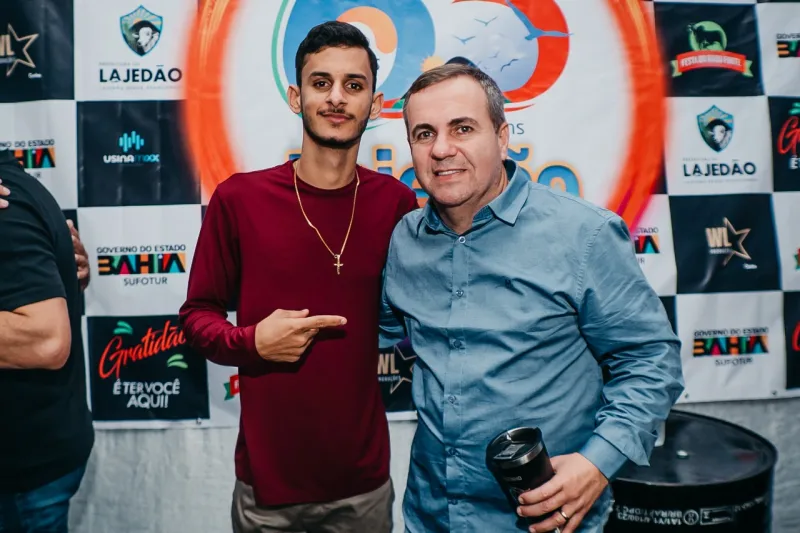 Sol nasceu e a festa não parou: Lajedão vive madrugada histórica com praça lotada e grandes shows na 2ª noite da Festa do Gado Forte