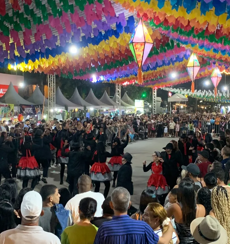 Forró do Asfalto: Segunda Noite Arrasta Multidão com Silvanno Salles e Shows de Peso