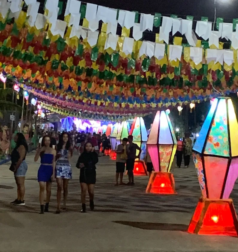 Forró do Asfalto: Segunda Noite Arrasta Multidão com Silvanno Salles e Shows de Peso