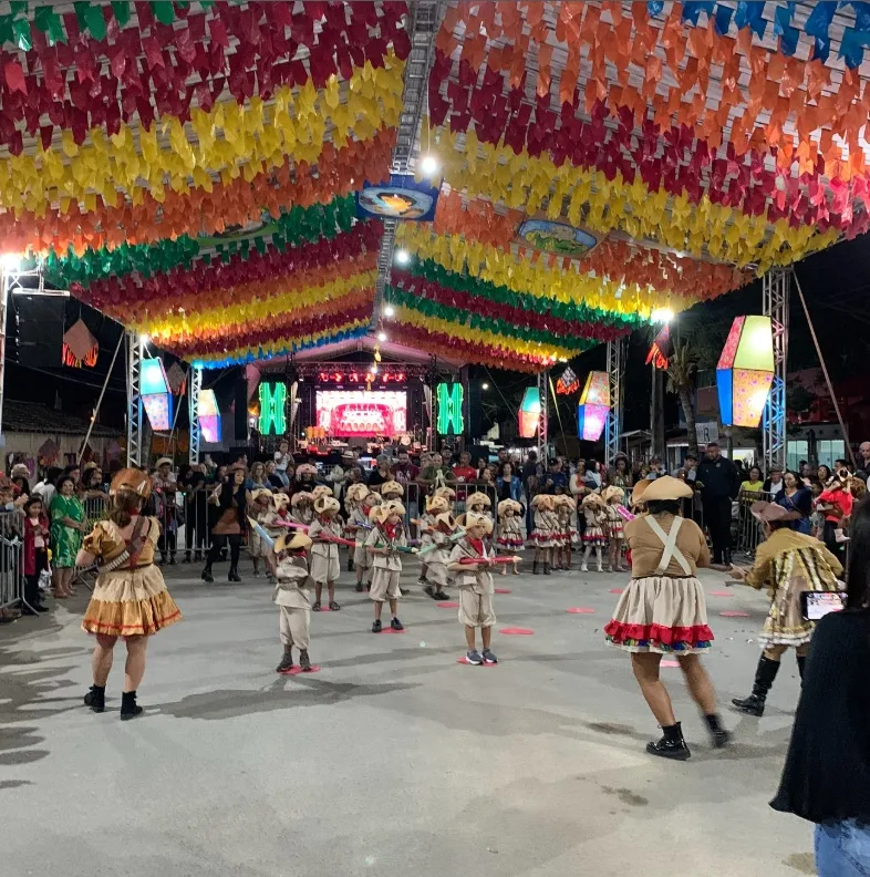 Forró do Asfalto: Segunda Noite Arrasta Multidão com Silvanno Salles e Shows de Peso