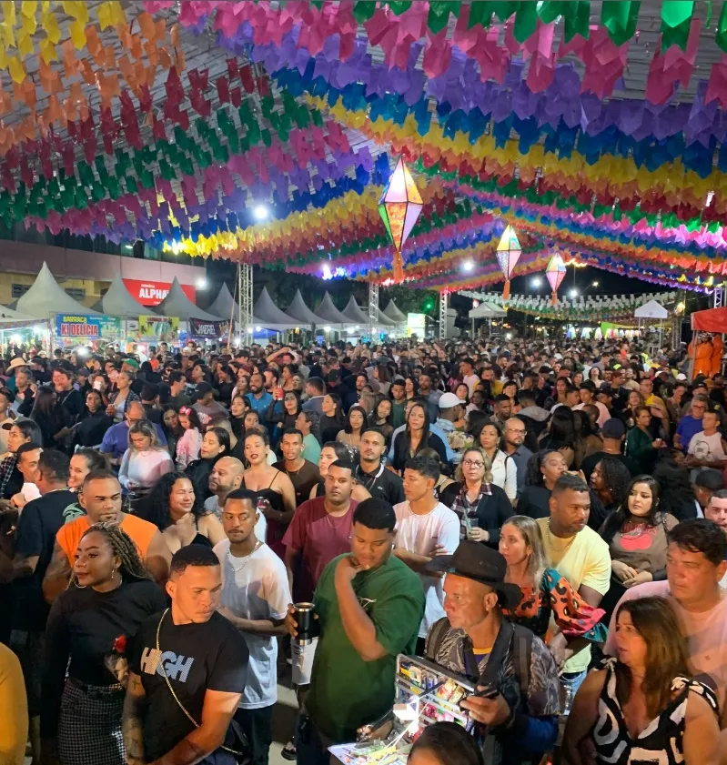 Forró do Asfalto: Segunda Noite Arrasta Multidão com Silvanno Salles e Shows de Peso