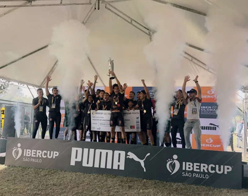 Equipes de Futebol Juvenil de Porto Seguro conquistam título internacional na IberCup 2025