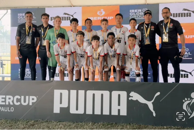 Equipes de Futebol Juvenil de Porto Seguro conquistam título internacional na IberCup 2025