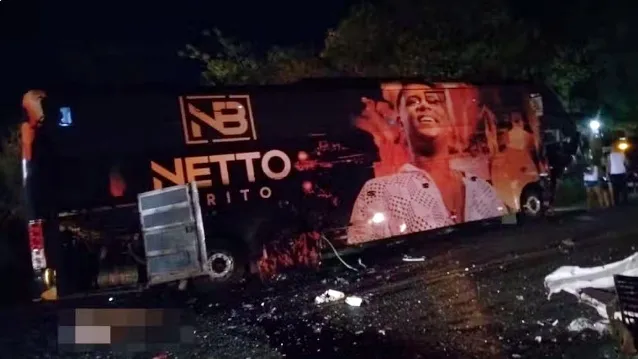 Tragédia na BA-046: Acidente com ônibus da banda de Netto Brito deixa três mortos no Recôncavo Baiano