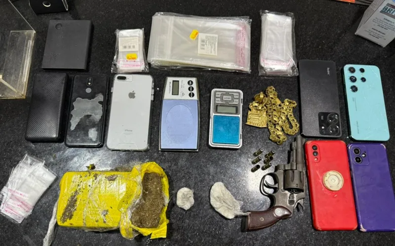 PM frustra ação criminosa, recupera duas motocicletas roubadas e apreende arma e drogas em Eunápolis