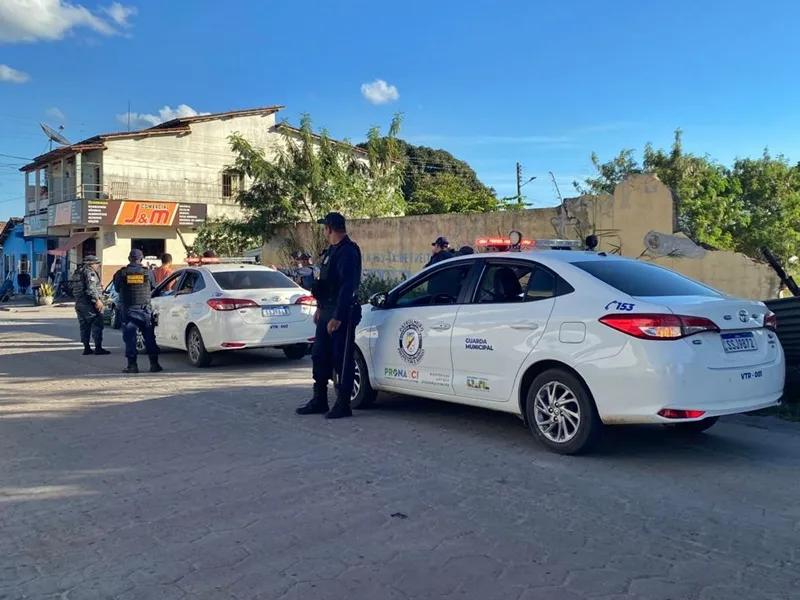 Motorista embriagado colide com dois veículos estacionados no bairro São Lourenço, em Teixeira de Freitas