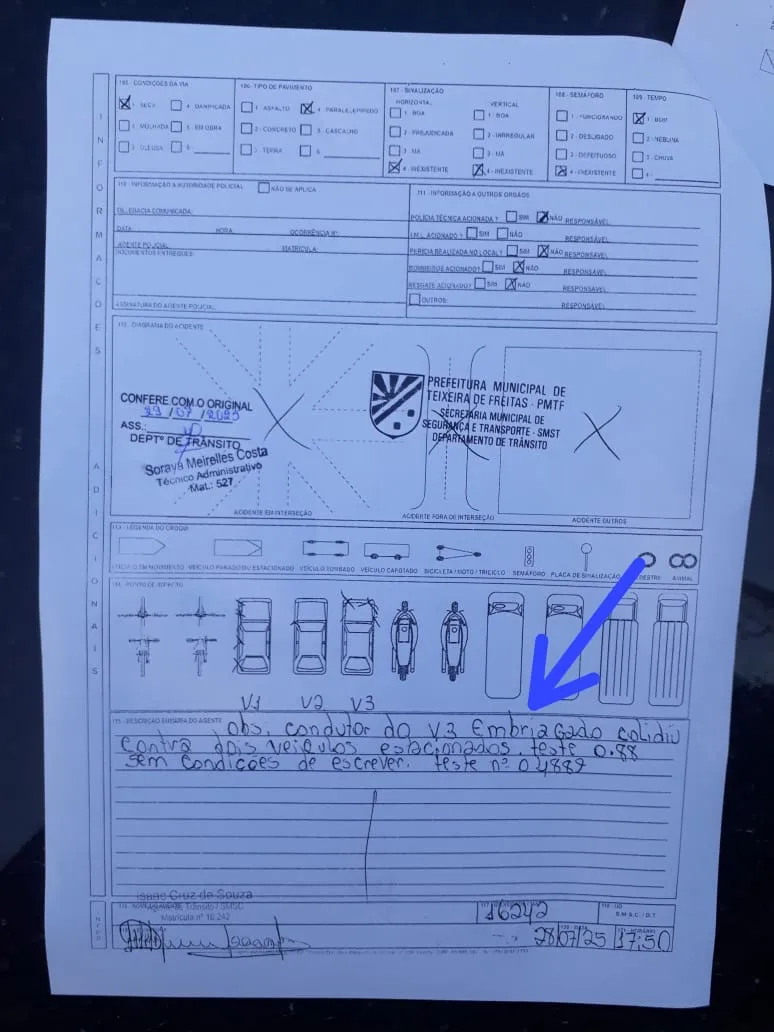 Motorista embriagado colide com dois veículos estacionados no bairro São Lourenço, em Teixeira de Freitas
