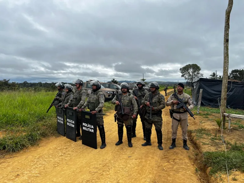 Reintegração de posse em fazenda de Guaratinga transcorre de forma pacífica