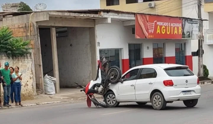 Colisão na Avenida Perimetral não deixa feridos graves, em Itamaraju