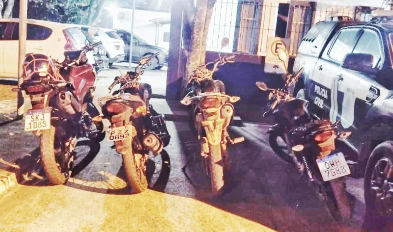 Polícia Militar prende dupla após série de roubos e recupera motocicletas e celulares em Teixeira de Freitas