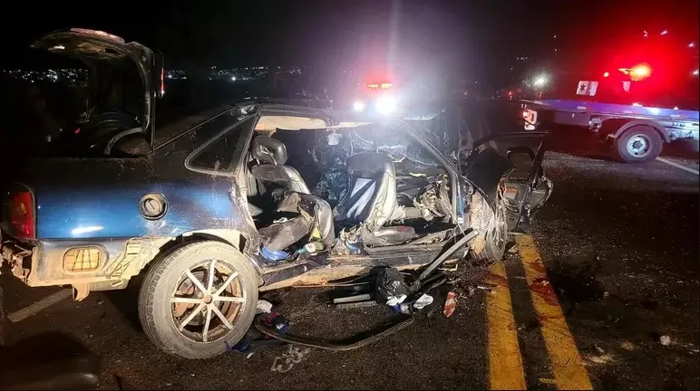 Oito morrem e dois ficam feridos em acidente com carros e moto na BR-491, em Minas Gerais