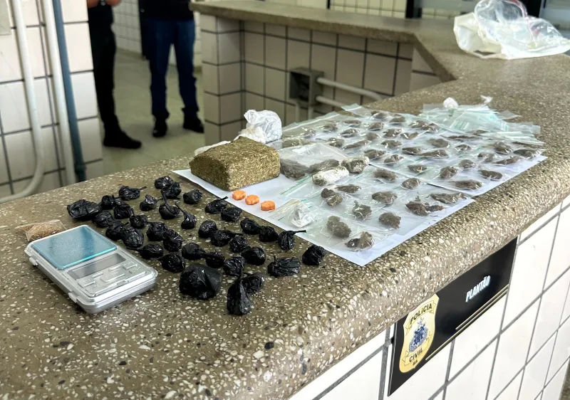 Suspeito de tráfico é preso com drogas no bairro Monte Castelo em Teixeria de Freitas
