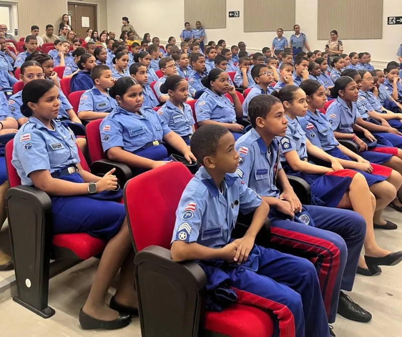 Educação contra as drogas: PROERD forma 105 estudantes em Teixeira de Freitas