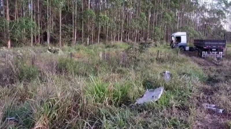 Motorista morre em violenta colisão entre carro e carreta na BR 101 entre Posto da Mata e Itabatã