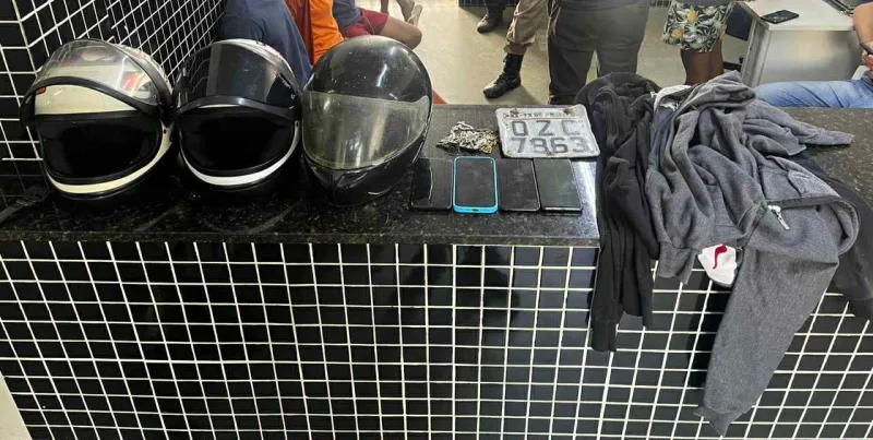  PMBA age rápido e recupera veículo roubado  e detenção de suspeitos no roubo a correspondente bancário em Itamaraju