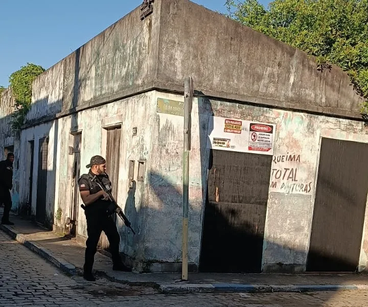 Polícia Civil prende homem por descumprimento da Lei Maria da Penha em Santa Cruz de Cabrália