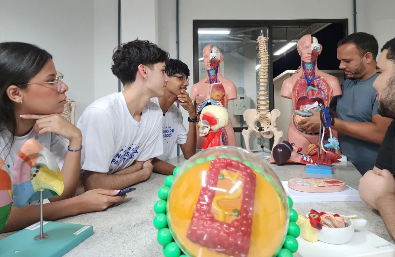 Prefeitura de Medeiros Neto leva estudantes do UPT à UFSB: Um passo rumo ao futuro!