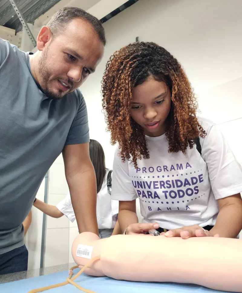 Prefeitura de Medeiros Neto leva estudantes do UPT à UFSB: Um passo rumo ao futuro!