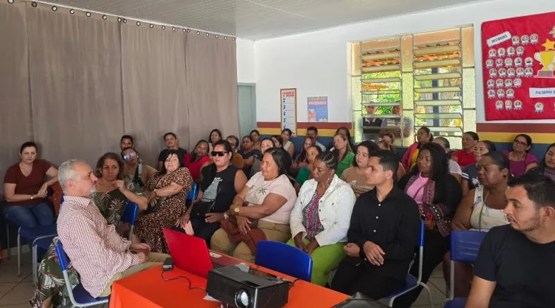 Prefeitura de Mucuri realiza 1º Encontro Formativo para Auxiliares de Serviços Gerais da Educação Municipal