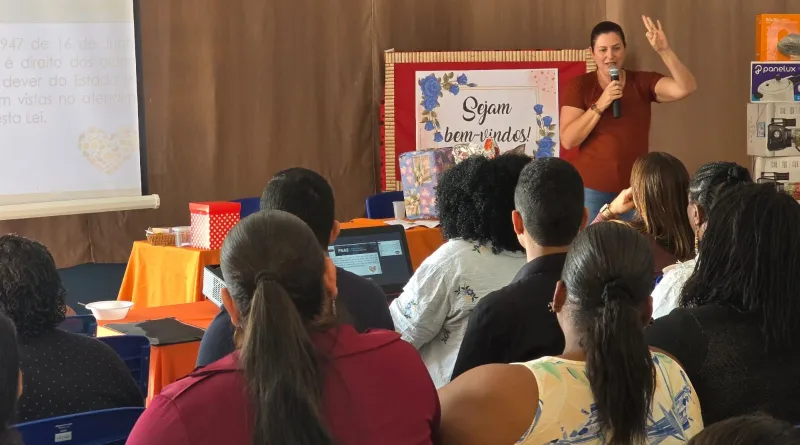 Prefeitura de Mucuri realiza 1º Encontro Formativo para Auxiliares de Serviços Gerais da Educação Municipal