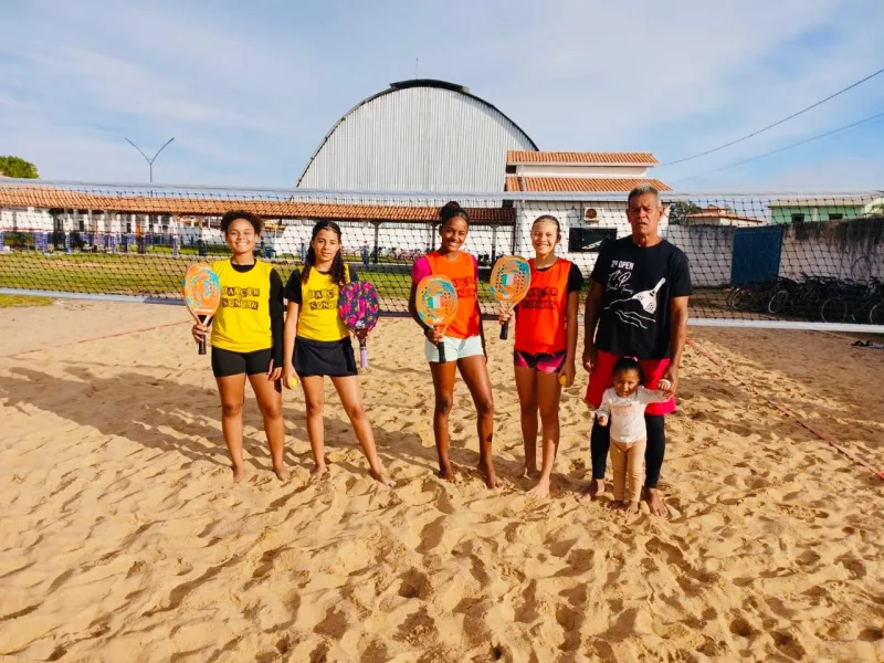 Beach Tennis na Escola: Projeto “Pegue essa Bola” agita Colégio Afrânio em Nova Viçosa