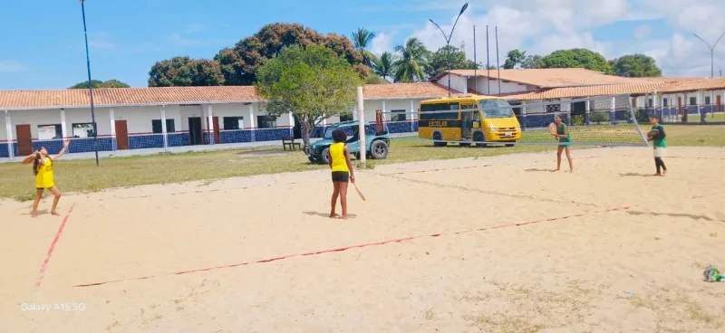 Beach Tennis na Escola: Projeto “Pegue essa Bola” agita Colégio Afrânio em Nova Viçosa