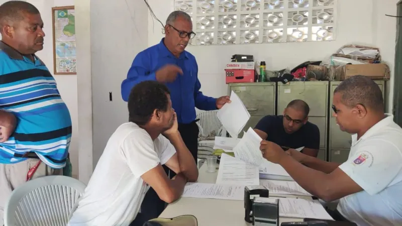 Marinha leva Delegacia Itinerante a Mucuri para regularizar embarcações e fortalecer pesca local