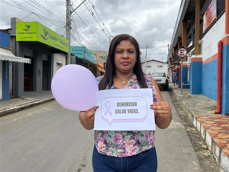 Agosto Lilás: moradores de Ibirapuã recebem orientação sobre combate à violência feminina