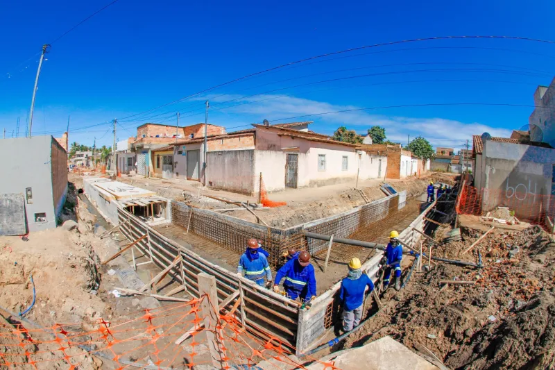 Obras no bairro Redenção avançam e levam soluções para antigo problema de alagamentos