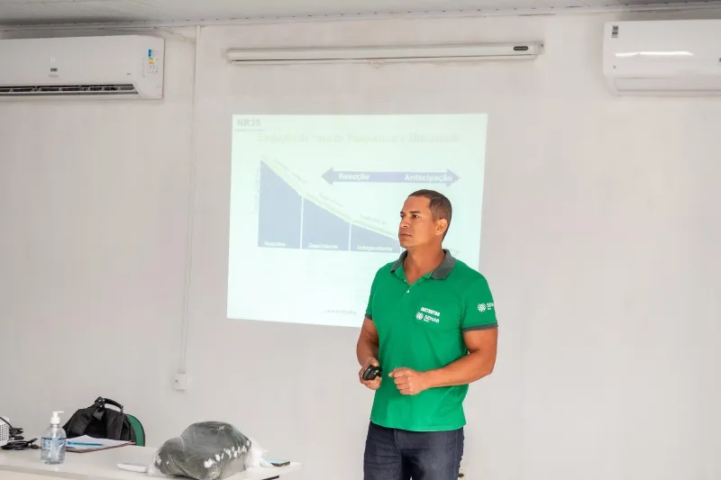 Segurança do trabalho: Profissionais de Teixeira de Freitas recebem capacitação em NRs 33 e 35