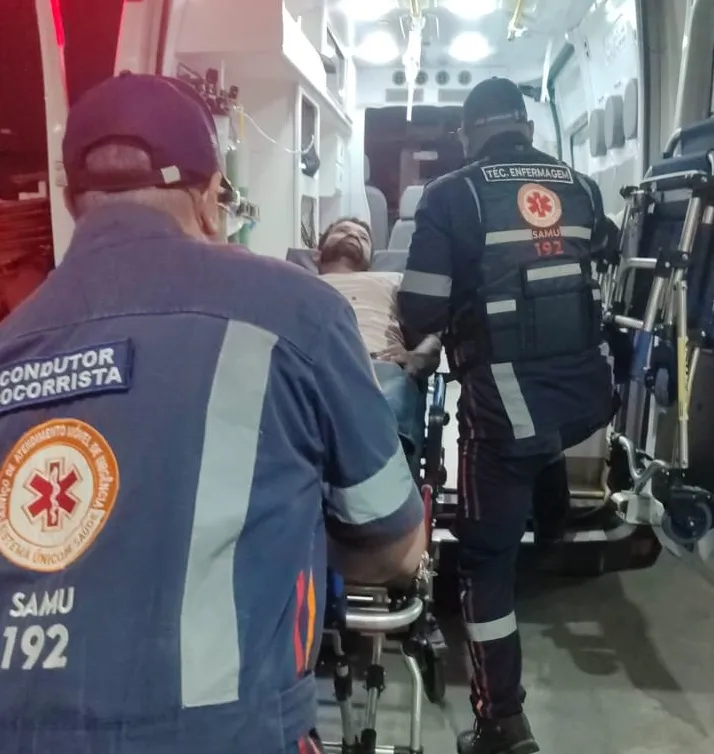 Homem é baleado na cabeça pelo primo após discussão em bar por causa de mulher, em Teixeira de Freitas
