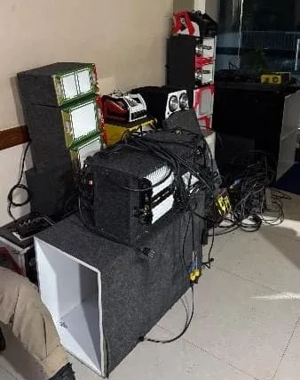PMBA prende suspeitos e apreende drogas, arma e som em Eunápolis após denúncia de perturbação do sossego