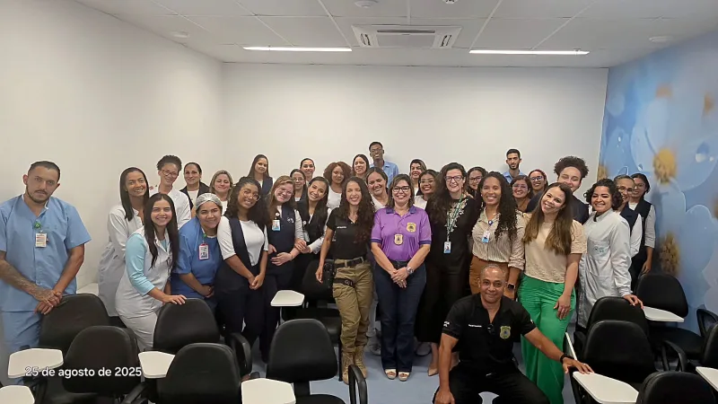 Hospital Costa das Baleias recebe palestra da DEAM sobre combate à violência doméstica
