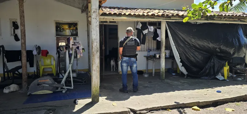 Polícia Civil cumpre mandado de busca e apreensão contra investigado por tráfico na orla de Porto Seguro