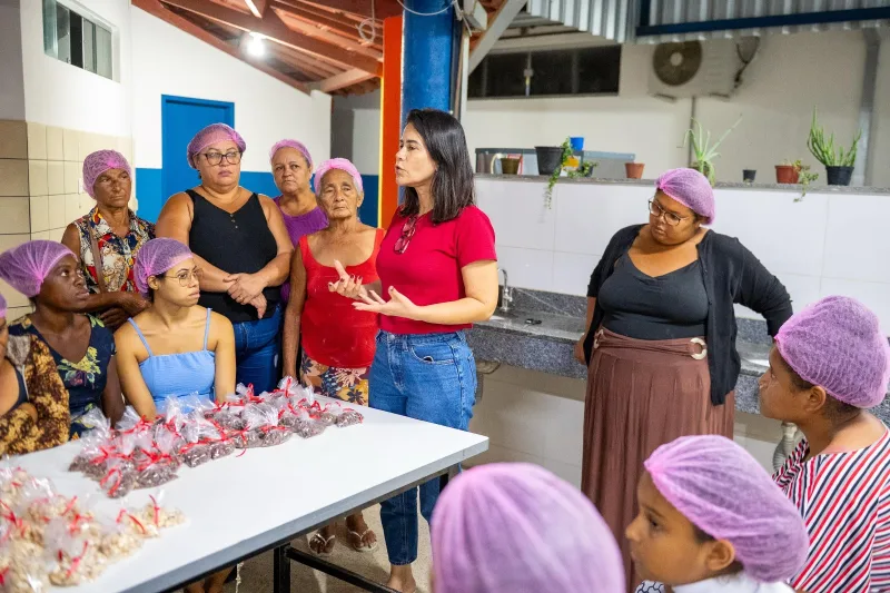Projeto “Caminhando para o Futuro” promove qualificação e geração de renda em Teixeira de Freitas Projeto “Caminhando para o Futuro” promove qualificação e geração de renda em Teixeira de Freitas