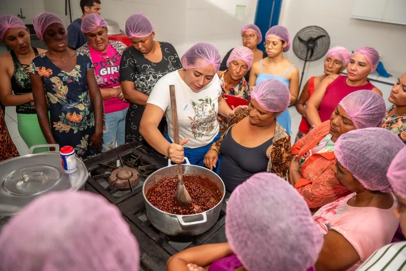 Projeto “Caminhando para o Futuro” promove qualificação e geração de renda em Teixeira de Freitas Projeto “Caminhando para o Futuro” promove qualificação e geração de renda em Teixeira de Freitas
