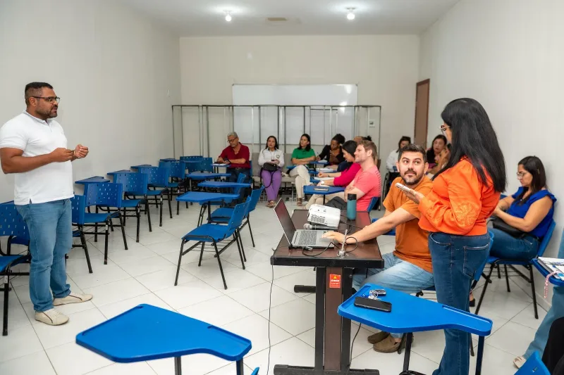 Prefeitura de Teixeira de Freitas realiza reunião intersetorial sobre a Busca Ativa Escolar