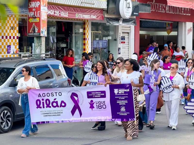 Prefeitura de Medeiros Neto se une em Caminhada de Conscientização pelo Agosto Lilás