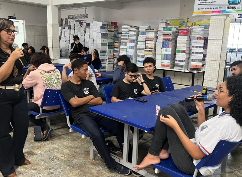 Agosto Lilás: Polícia Civil realiza palestra sobre violência doméstica em escola de Teixeira de Freitas
