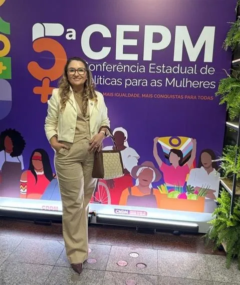 Prefeita de Ibirapuã participa da 5ª Conferência Estadual de Políticas para as Mulheres em Salvador
