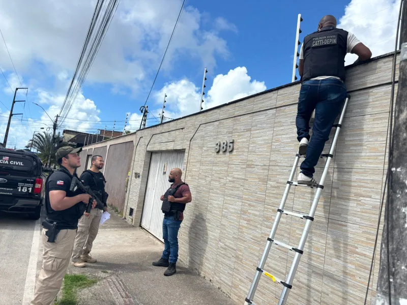PC apreende veículos, dinheiro e objetos em continuidade às investigações contra funcionário suspeito de desviar quase R$ 1,5 milhão de hotel em Porto Seguro