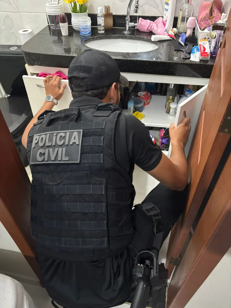 PC apreende veículos, dinheiro e objetos em continuidade às investigações contra funcionário suspeito de desviar quase R$ 1,5 milhão de hotel em Porto Seguro