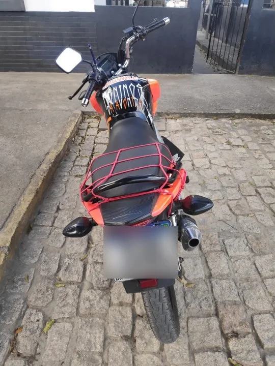 Polícia Militar recupera motocicleta com restrição de furto em Teixeira de Freitas.