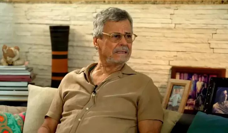 Carlinhos de Jesus chora e descreve rotina na cadeira de rodas: 'Como é que vou viver?'  
