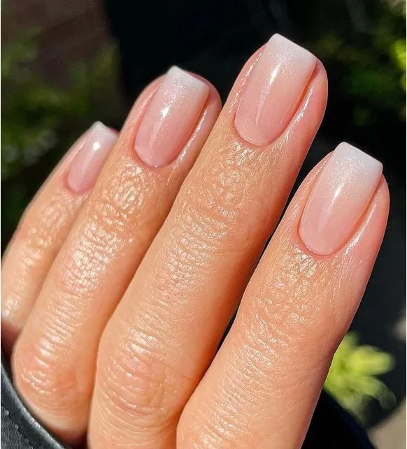 Unhas minimalistas e elegantes: Fotos de nail arts para testar em setembro e receber muitos elogios