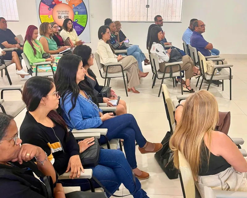 Novos diretores e vice-diretores da Rede Municipal de Ensino são empossados em Teixeira de Freitas