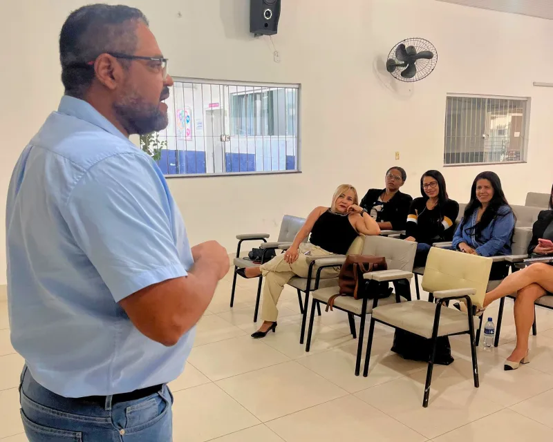 Novos diretores e vice-diretores da Rede Municipal de Ensino são empossados em Teixeira de Freitas