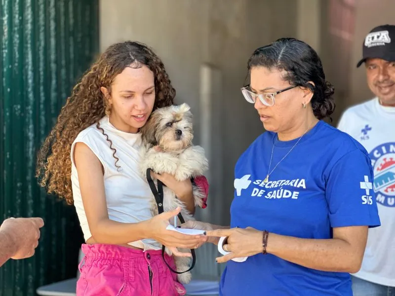 Dia D da vacinação antirrábica protege mais de 1,4 mil cães e gatos em Mucuri