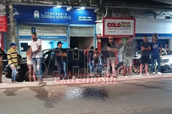 Brutal- Câmeras registram execução a tiros em frente ao Hospital Regional de Teixeira de Freitas